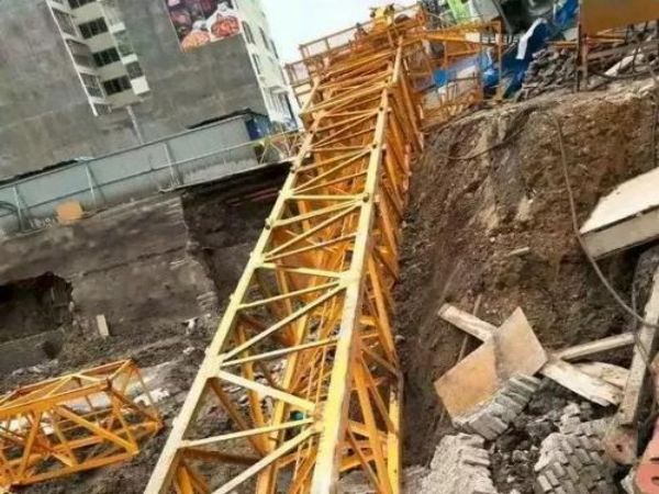 章贡区吊车租赁_吊车出租运用吊车八不准